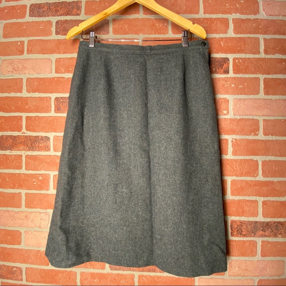 Vintage 100% virgin wool skirt size 6